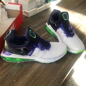 NIKE women’s running shoes shock gravity SIZE 7